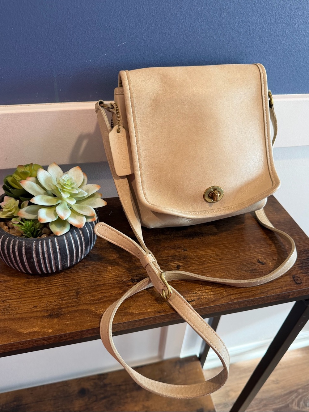 Vintage Coach Companion Flap Purse Crossbody Shoulder Strap leather bone